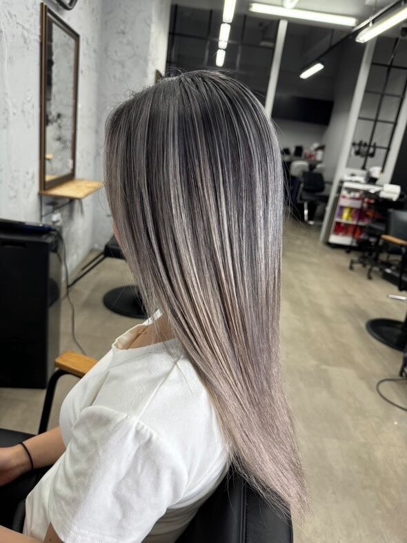 ハイトーンカラーのヘアスタイル
