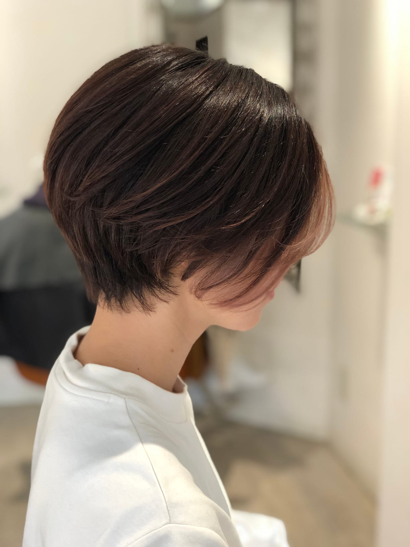 軽やかな動きのあるレイヤーショート